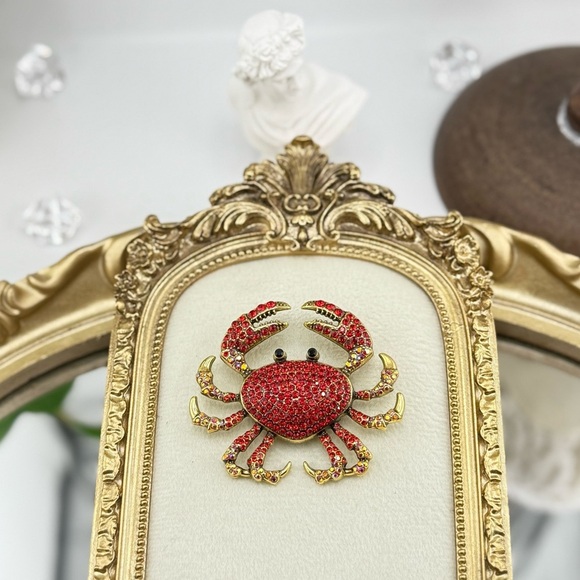 Charming Red Crystal Crab Brooch 🦀 - Picture 1 of 8
